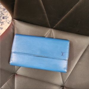 - 💙LOUIS VITTON EPI LEATHER WALLETS💙